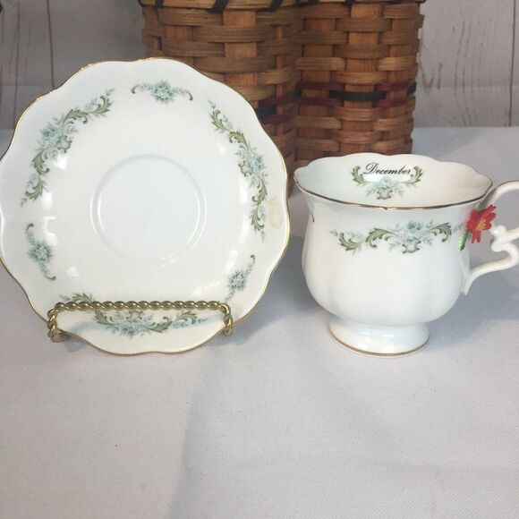 Vintage 70s Enesco December Dainty Green Floral Bone China Teacup Set - Picture 2 of 10